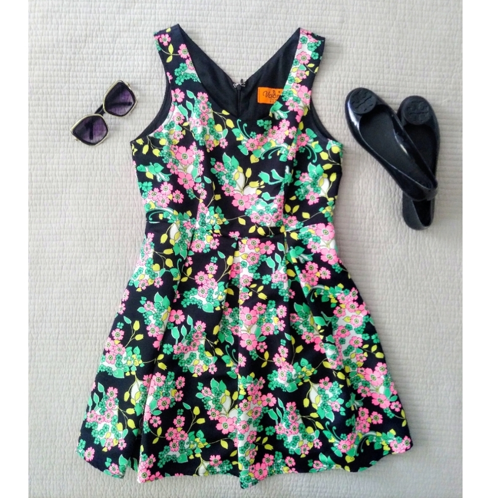 Voom Retro Disco 70's Vintage style flower child